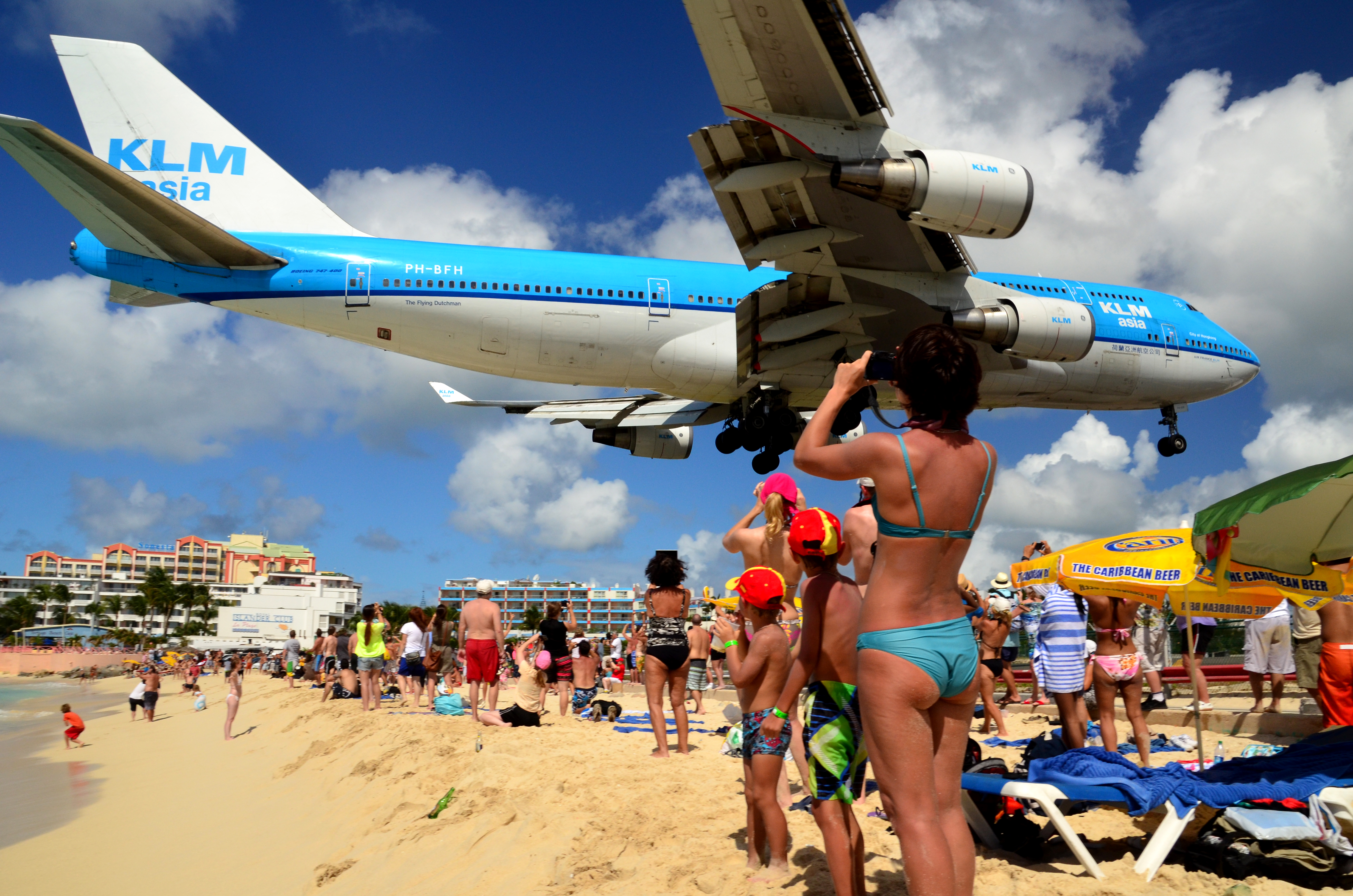 [Image: Maho-Beach.jpg]