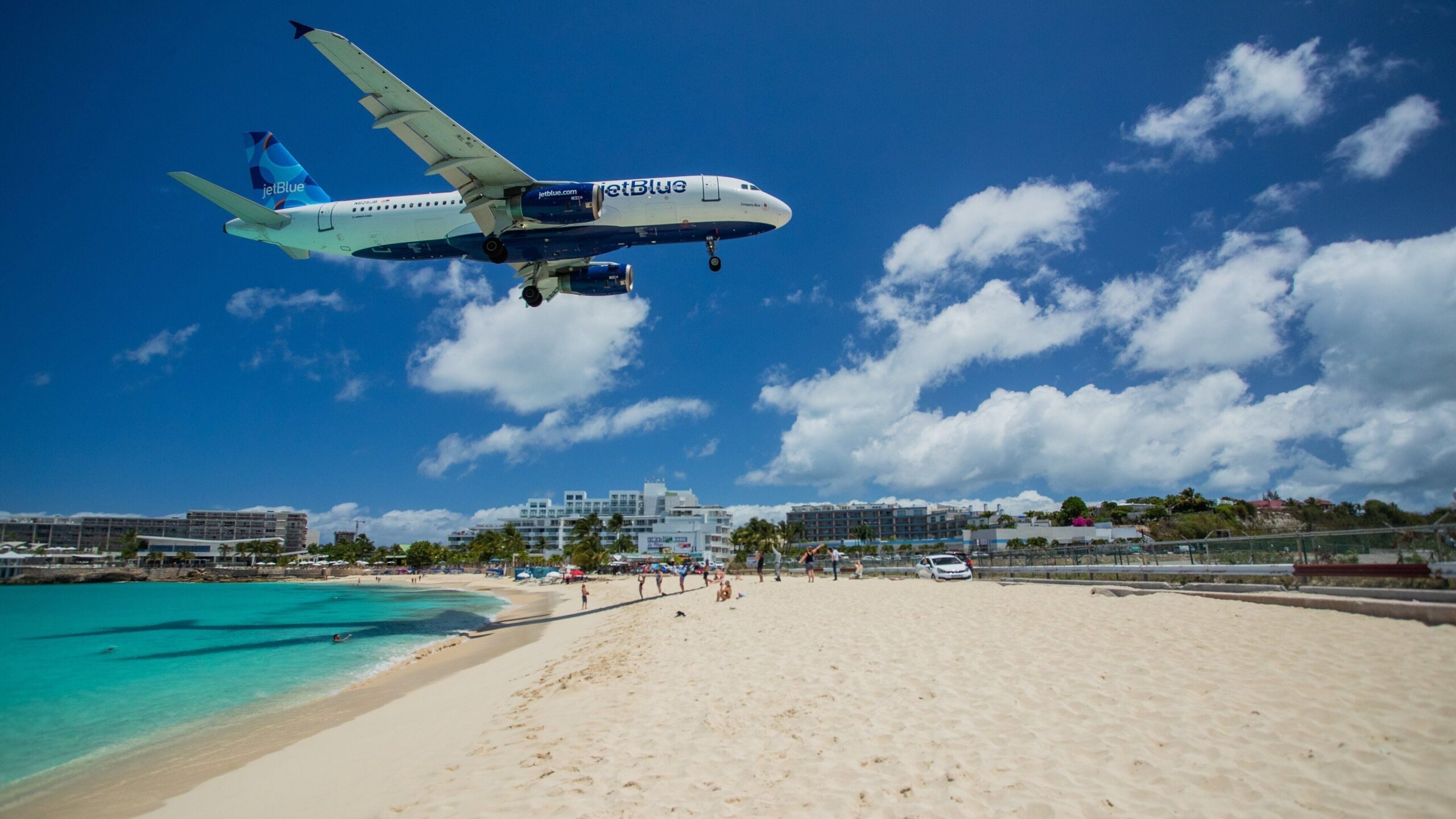 JetBlue airplane approaching the runway over Maho Beach Sint Maarten